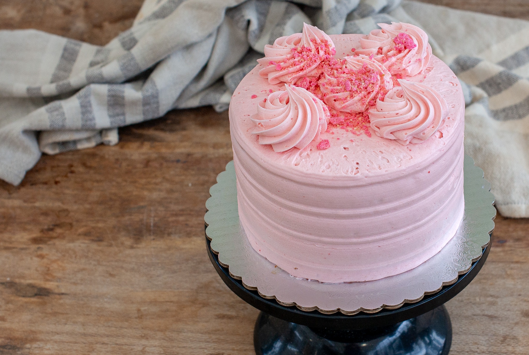 About: product commerce 6" Strawberry Cake