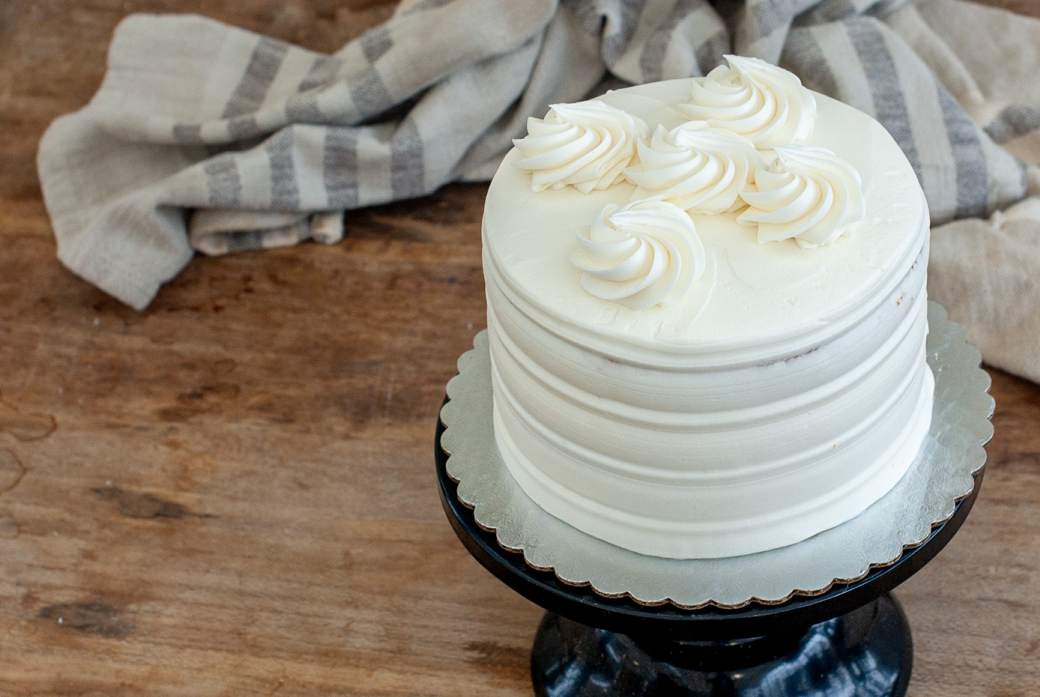 About: product commerce 6" Vanilla Cake