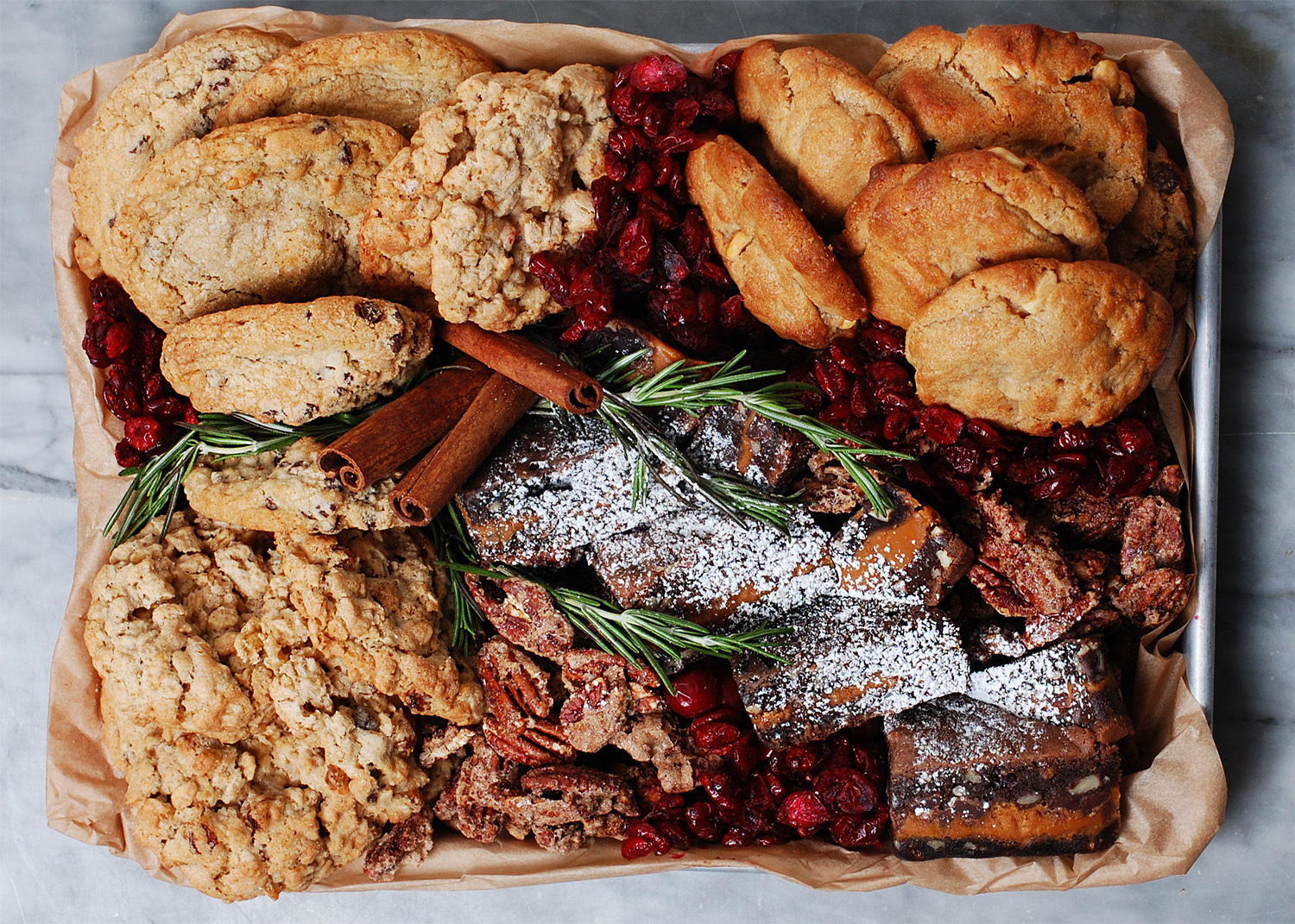 About: product commerce Seasonal Cookie & Brownie Tray