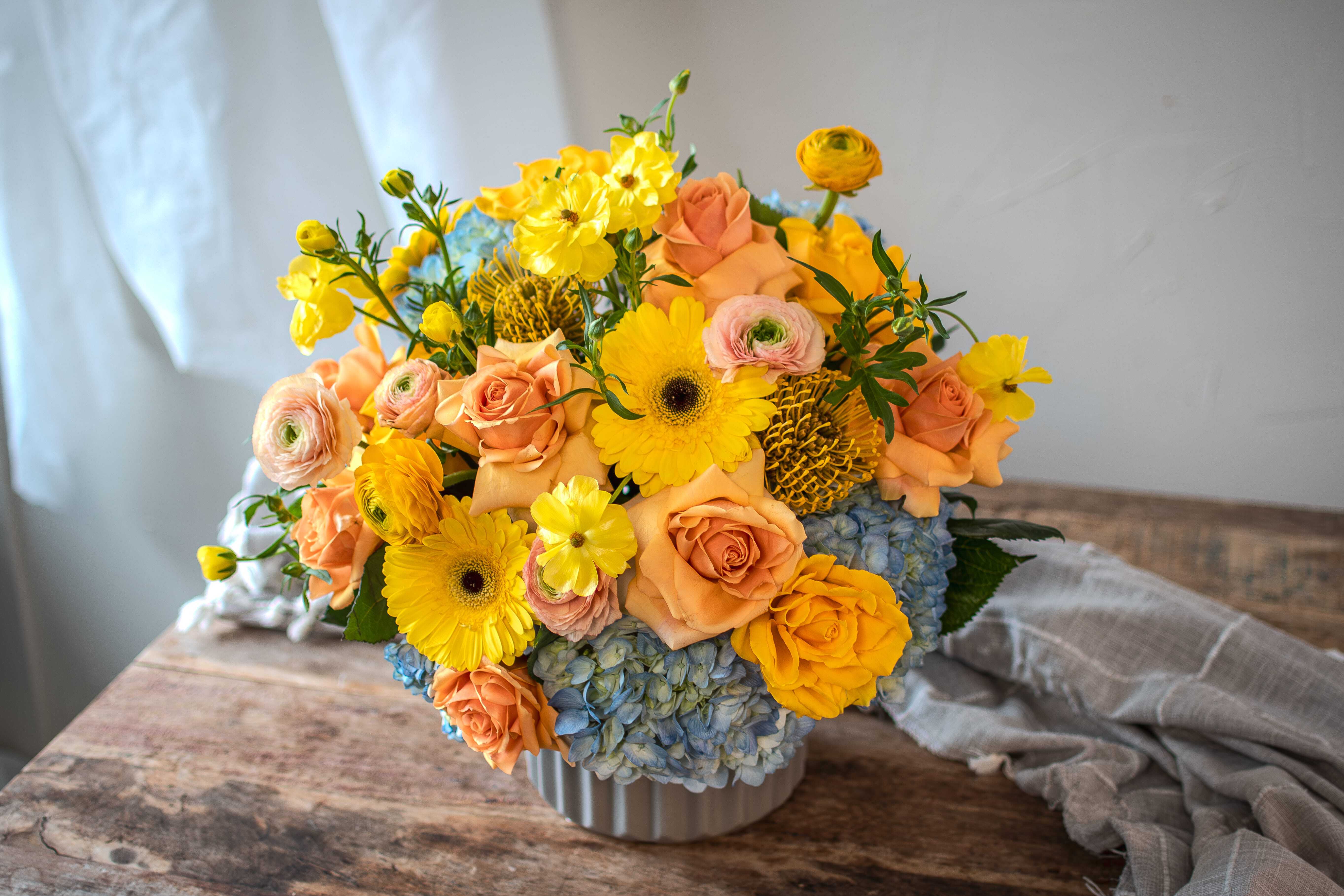 About: product commerce The Donna